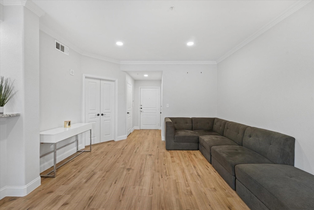 330 Las Colinas Boulevard E - Photo 3