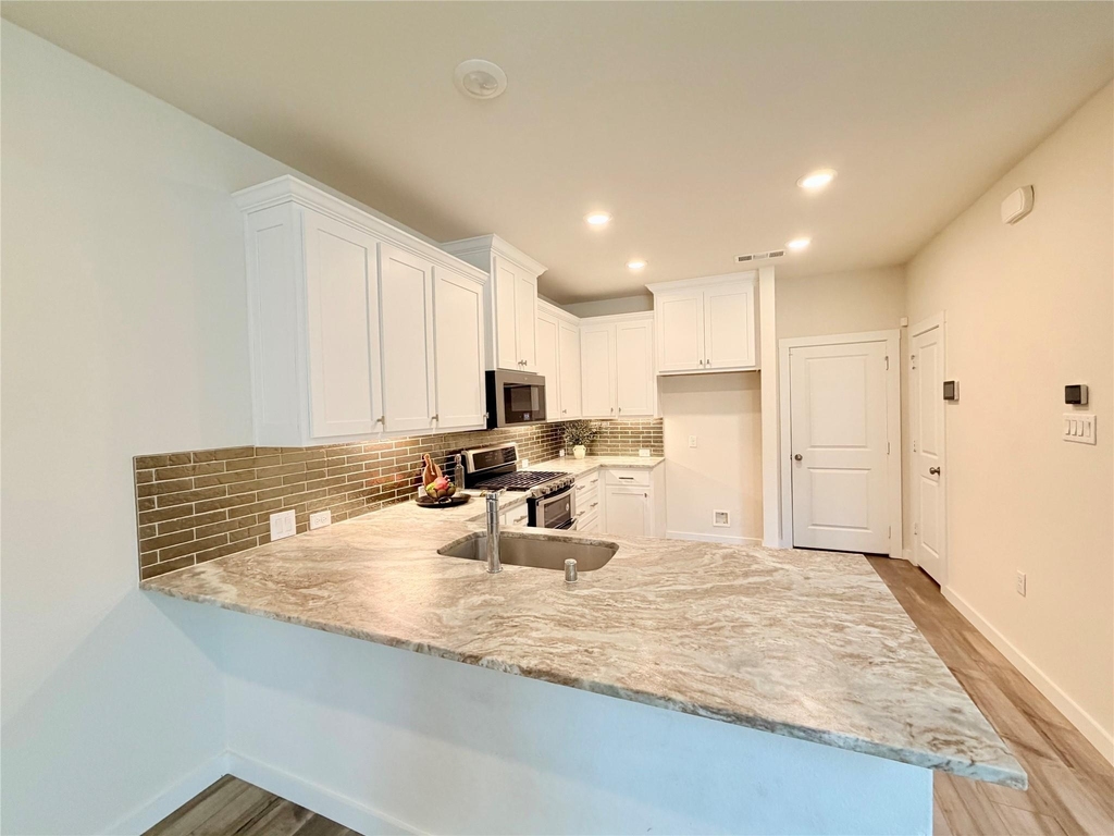 1370 Madison Avenue - Photo 2