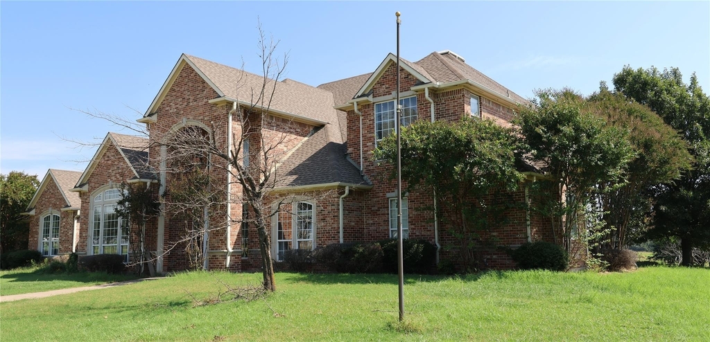 5700 Fm 424 - Photo 1