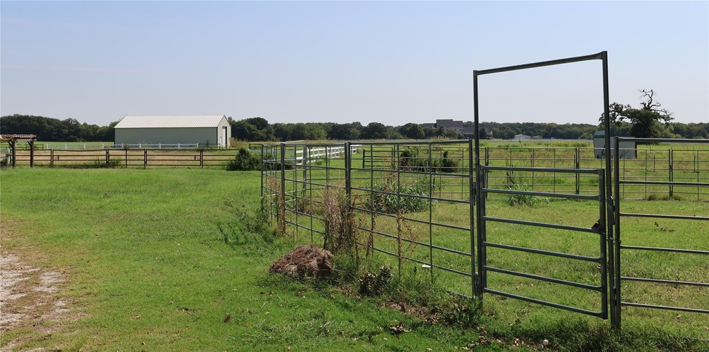 5700 Fm 424 - Photo 3