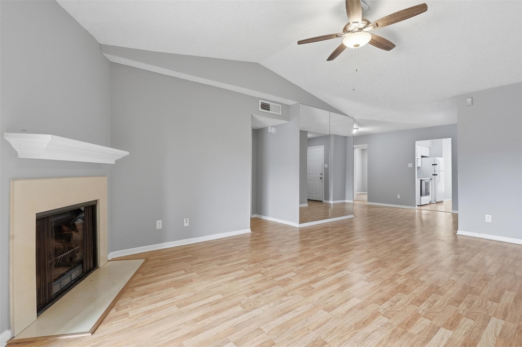 2120 El Paseo Street - Photo 2
