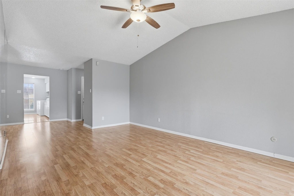 2120 El Paseo Street - Photo 3