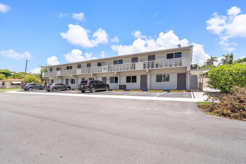 720 Ne 7th Street - Photo 2