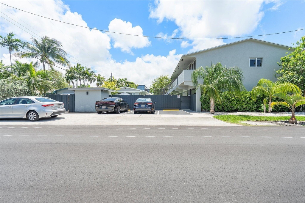 720 Ne 7th Street - Photo 1