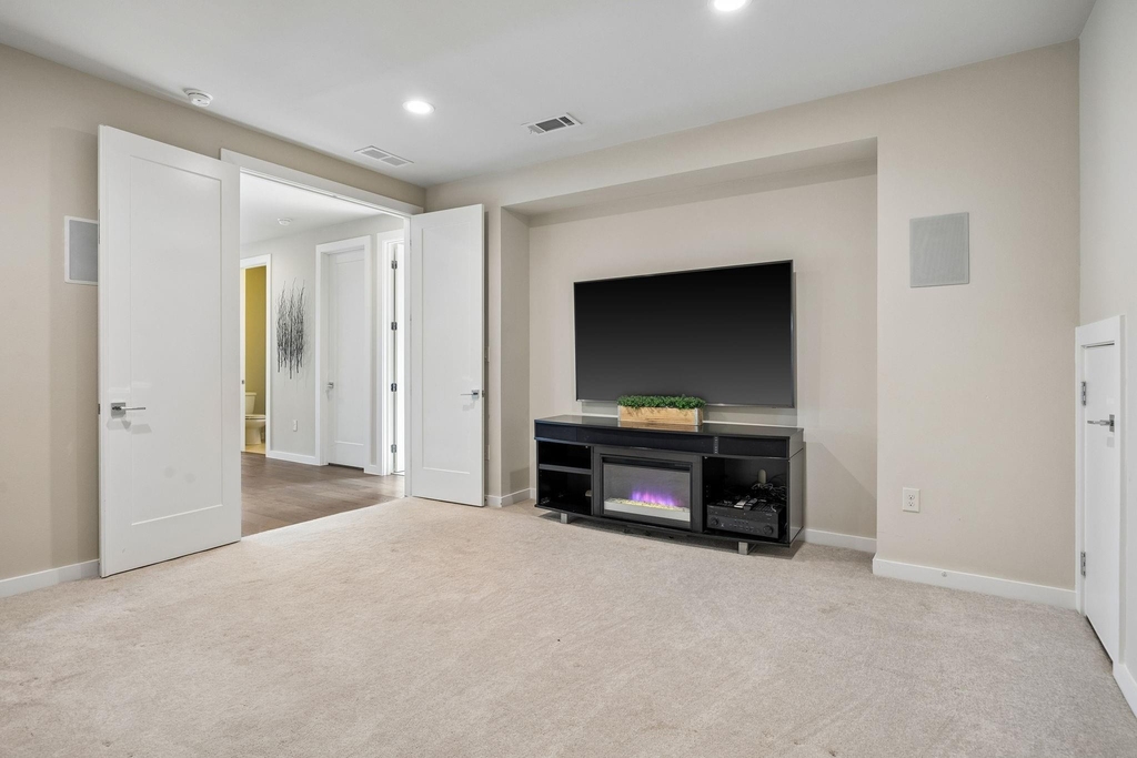 636 Benalla Drive - Photo 29
