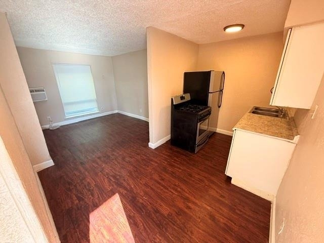 1037 E Tucker Street - Photo 0