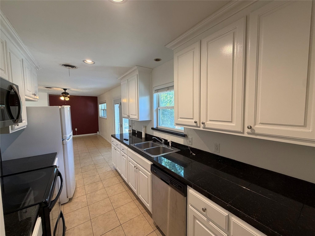 1437 W Ball Street - Photo 5