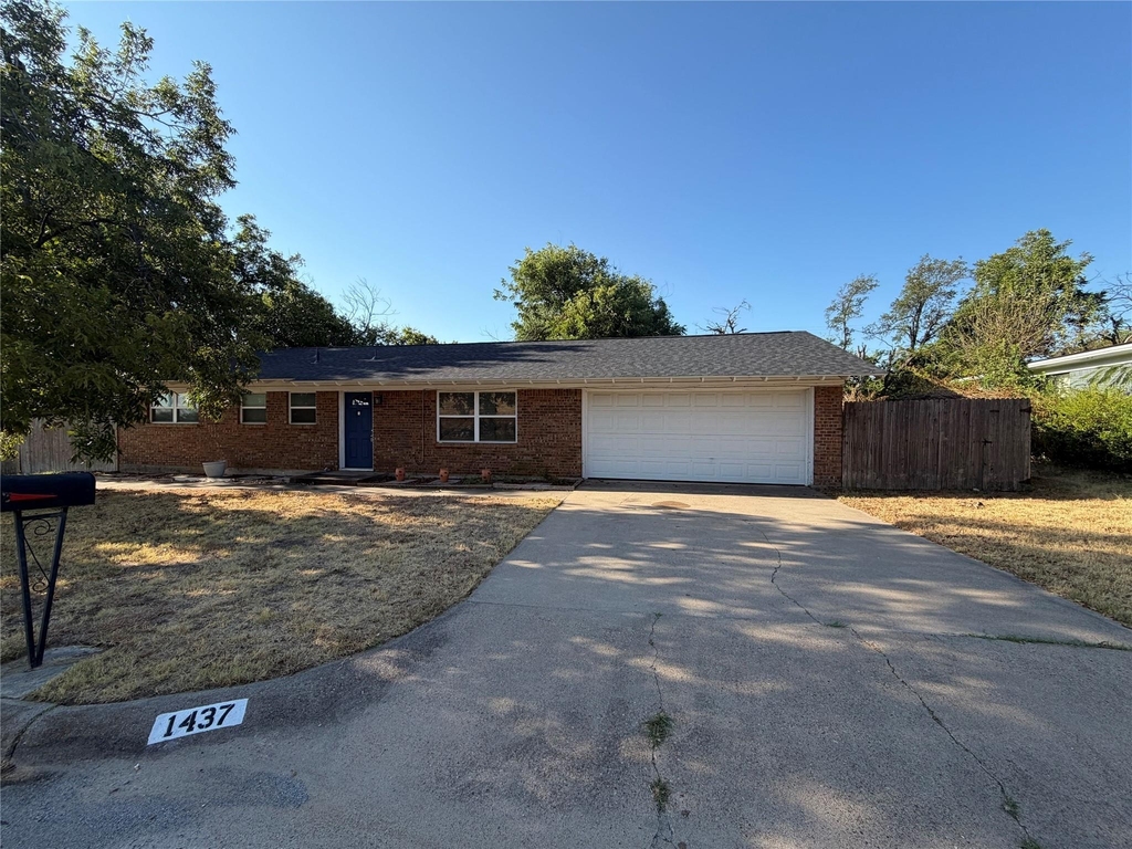 1437 W Ball Street - Photo 0