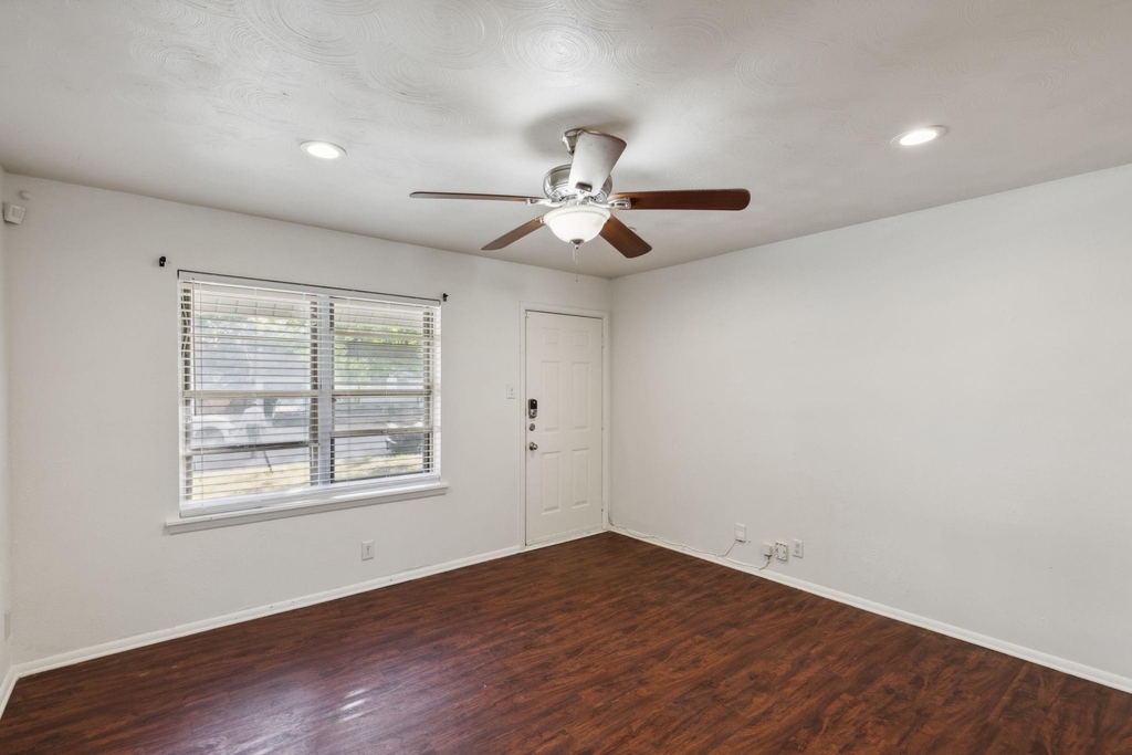 809 Helen Drive - Photo 2