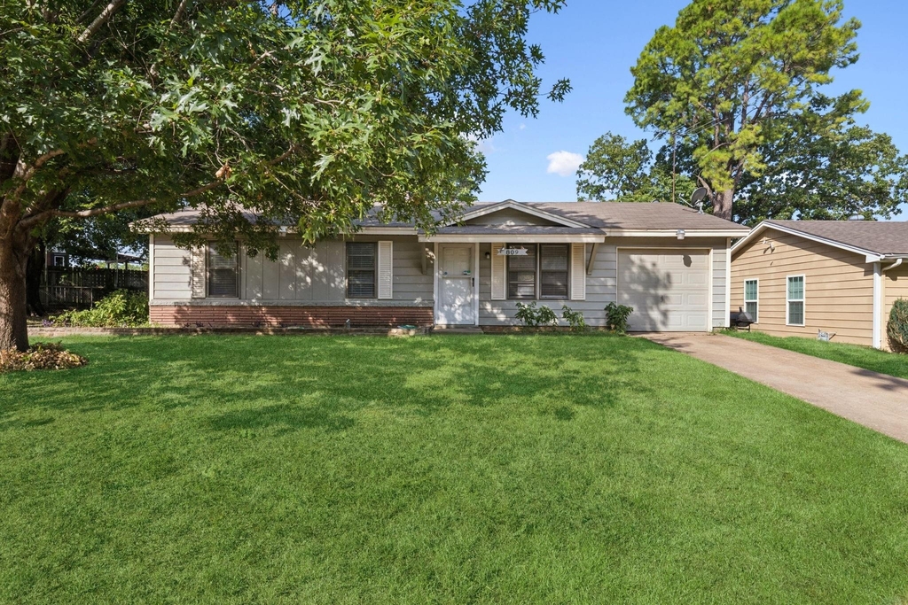 809 Helen Drive - Photo 0
