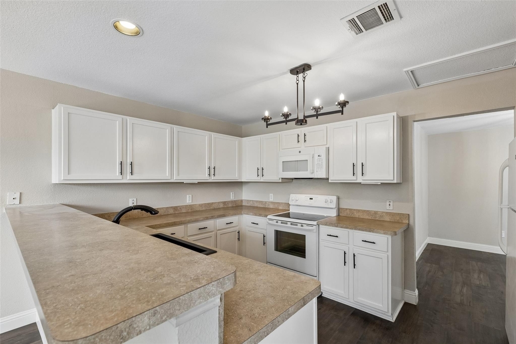 2034 Peregrine Court - Photo 10