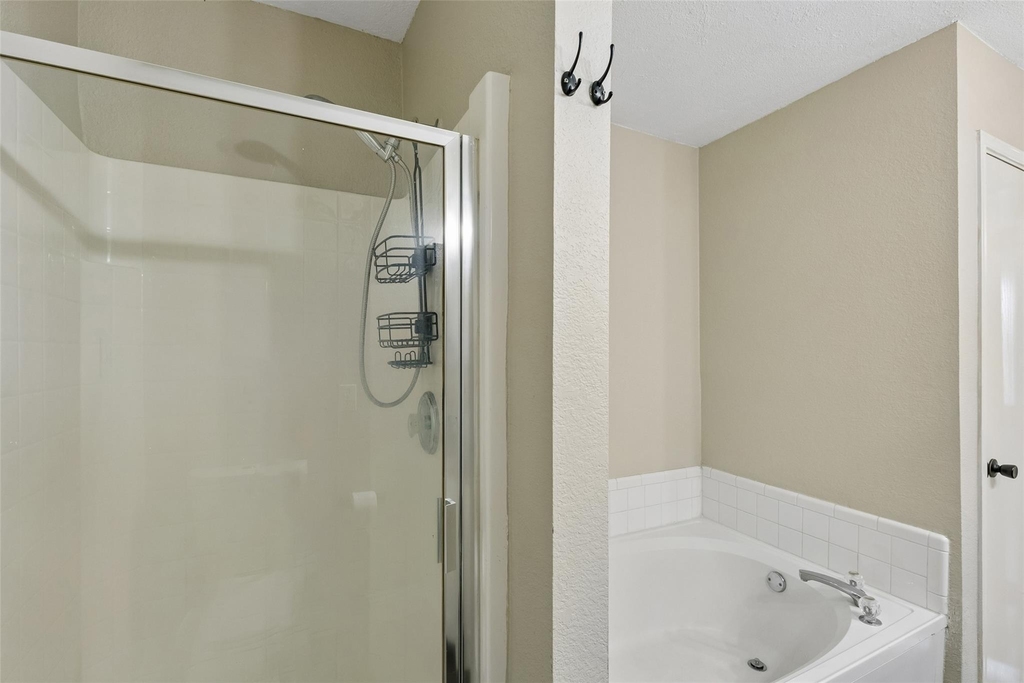 2034 Peregrine Court - Photo 16