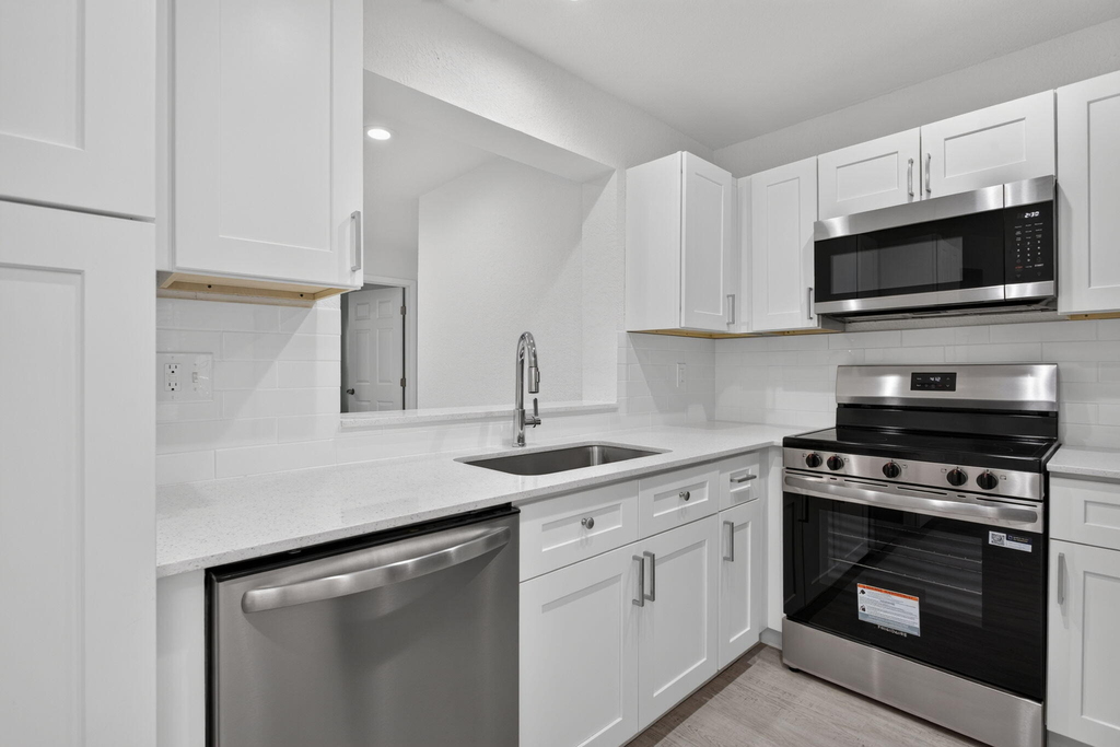 11451 Lakeview Drive - Photo 5
