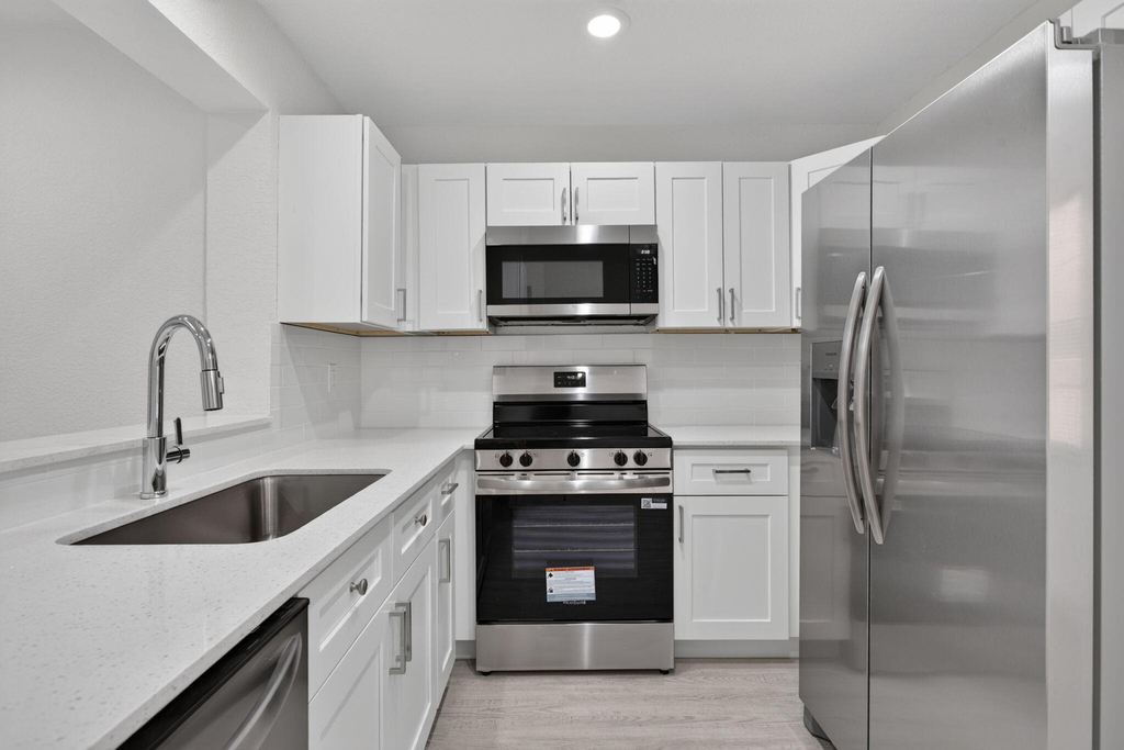 11451 Lakeview Drive - Photo 6