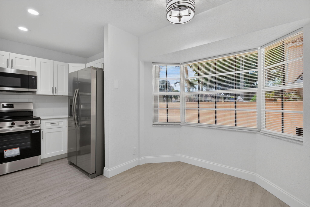 11451 Lakeview Drive - Photo 4