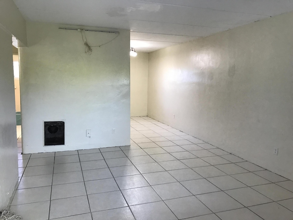 700 Nw 10th Terrace - Photo 1