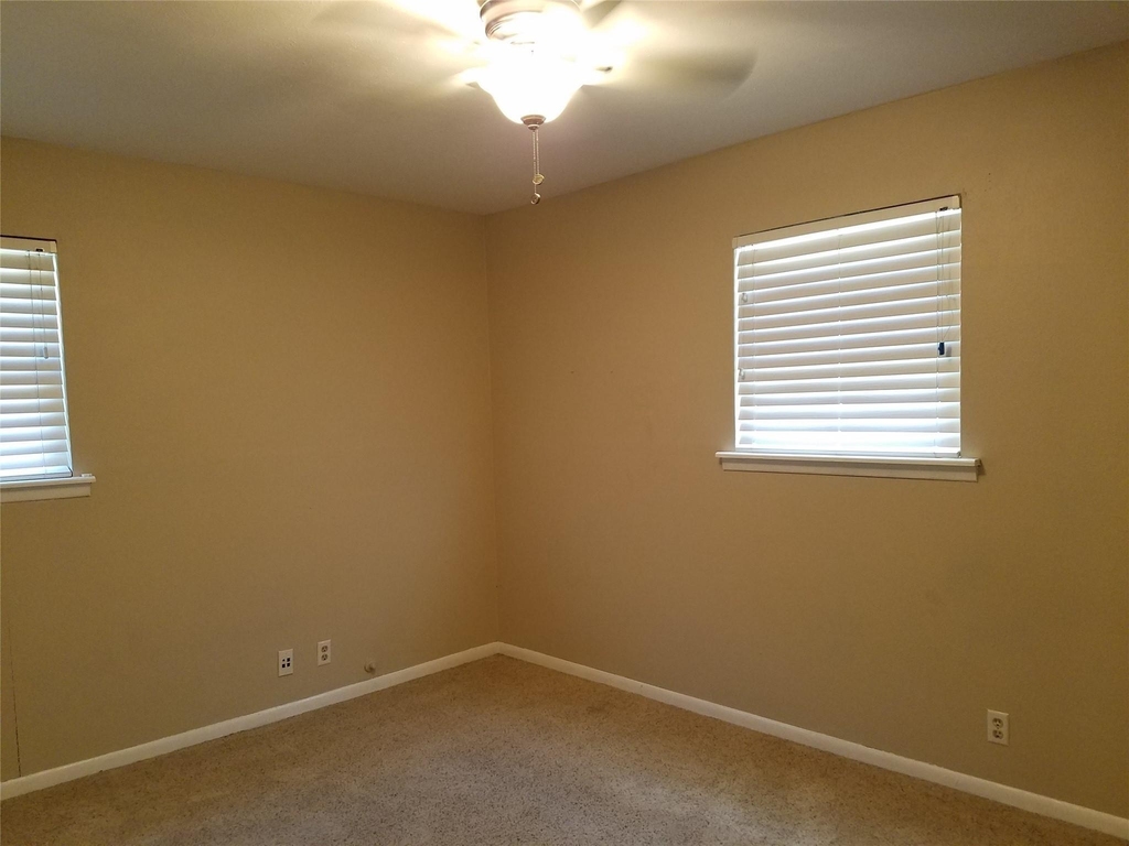 702 Jones Street - Photo 11