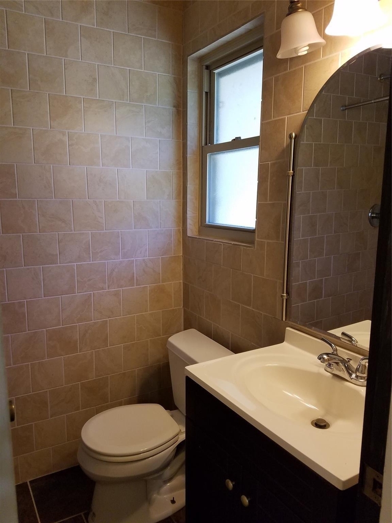 702 Jones Street - Photo 9