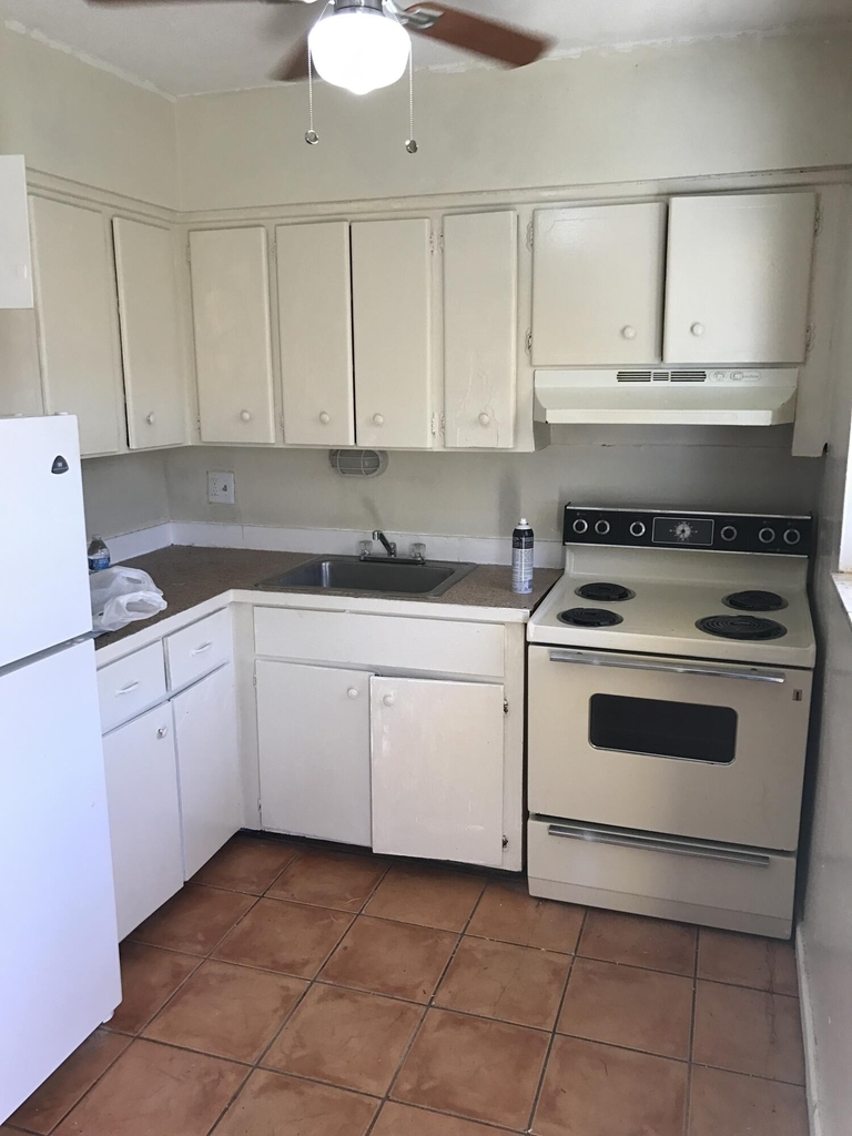 652 Sw 16th Avenue - Photo 1