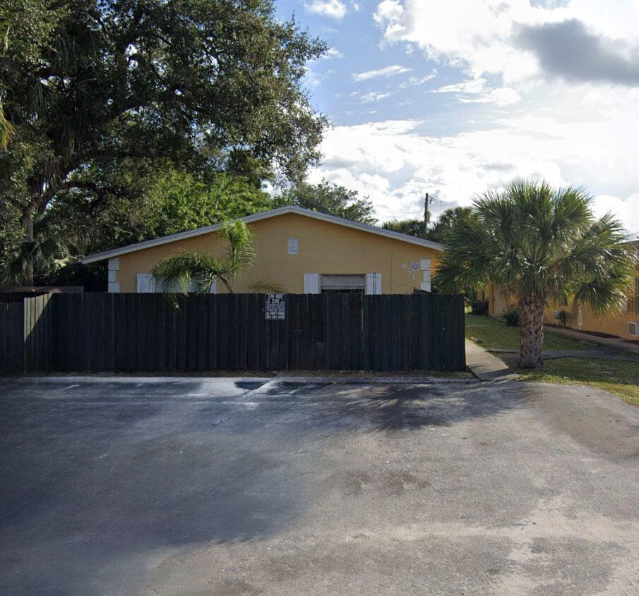 652 Sw 16th Avenue - Photo 0
