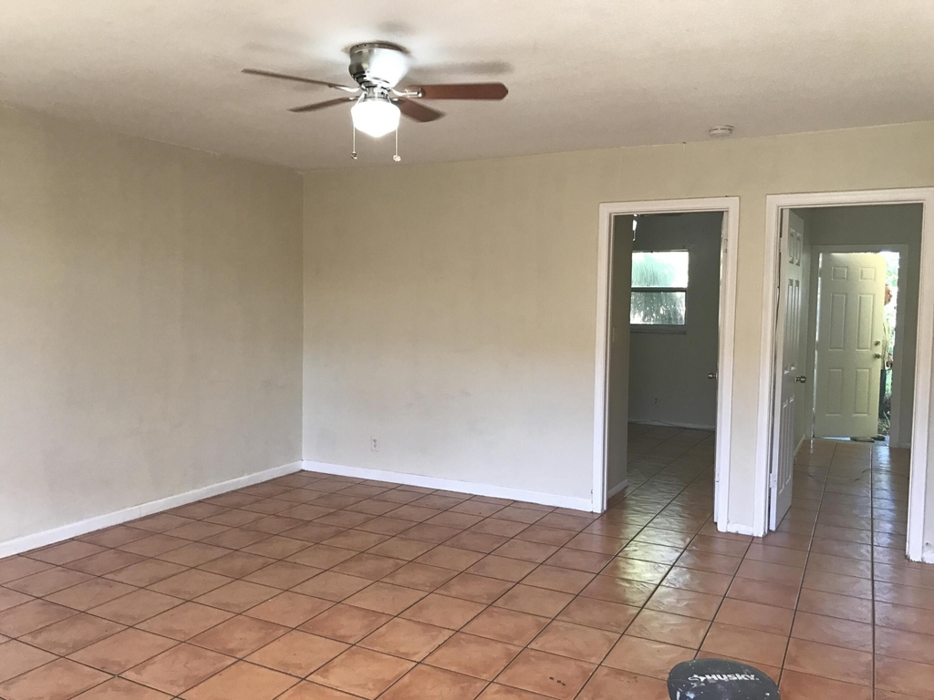 652 Sw 16th Avenue - Photo 2