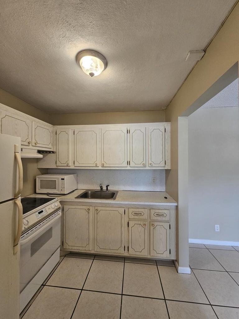 289 Camden L - Photo 3