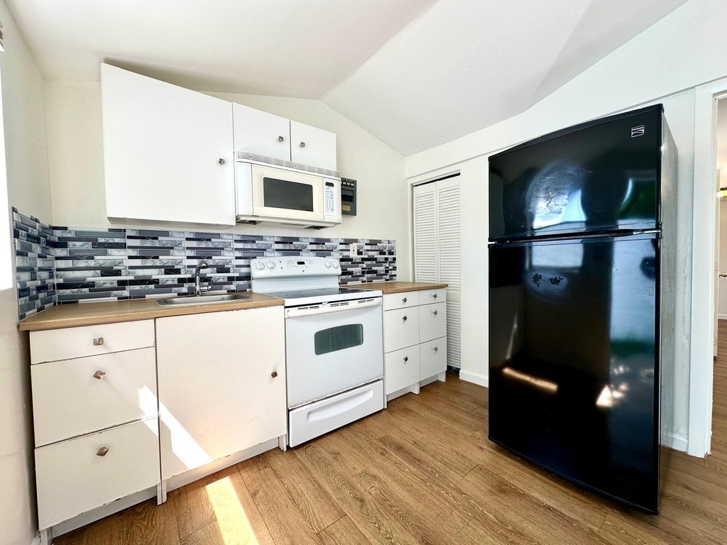 6101 Webster Avenue - Photo 6