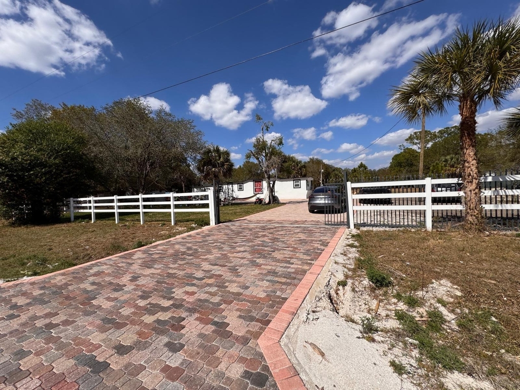 357 Hunting Club Avenue - Photo 1