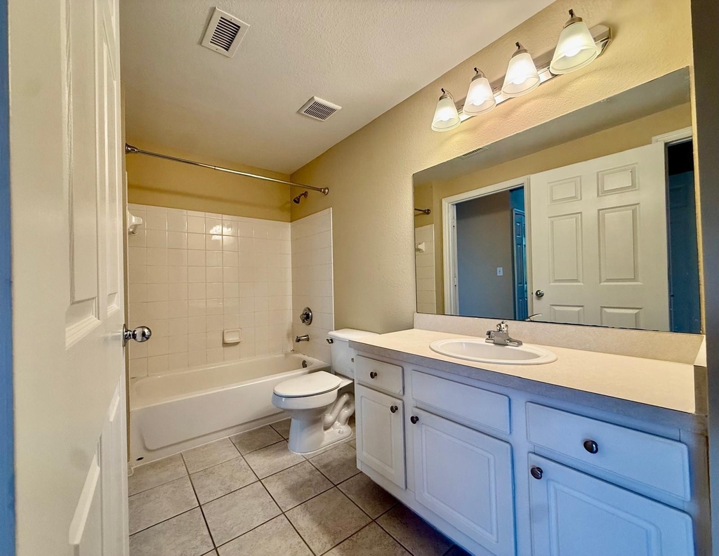 15045 Michelangelo Boulevard - Photo 2