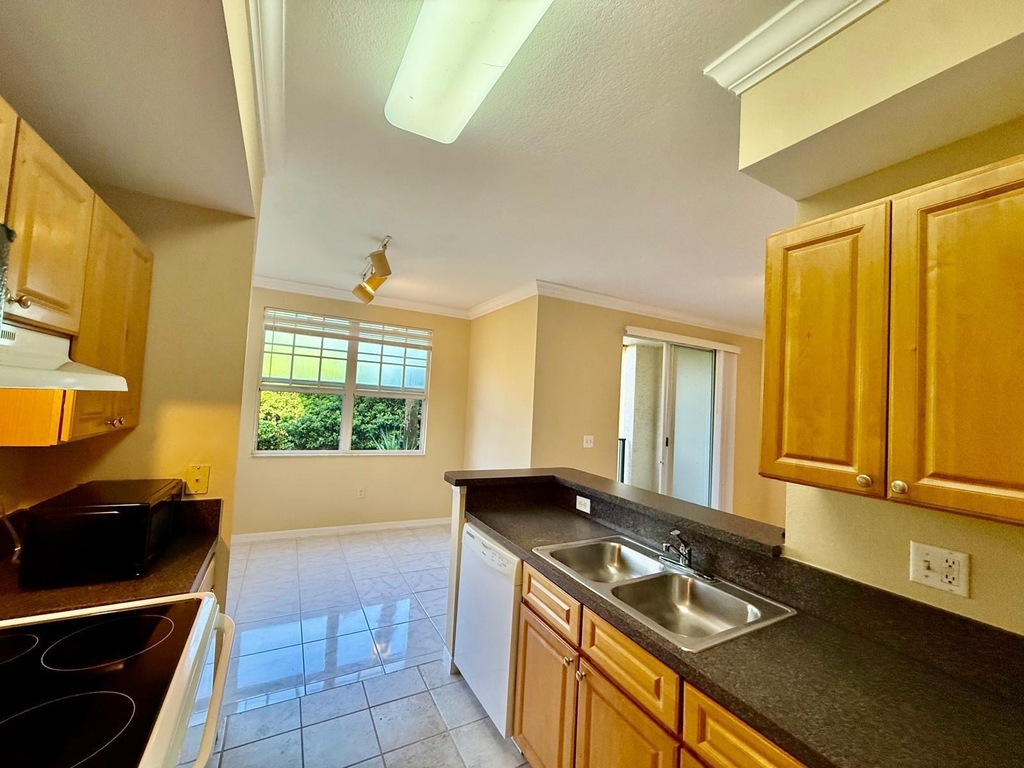 15045 Michelangelo Boulevard - Photo 10