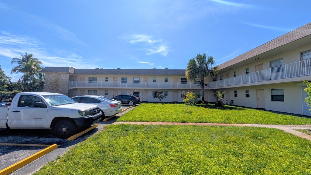 2301 Se 4th Street - Photo 1