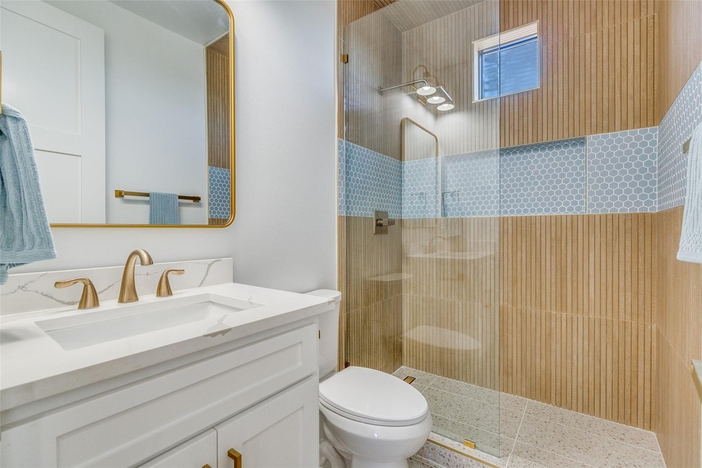 708 W 10th Street - Photo 17