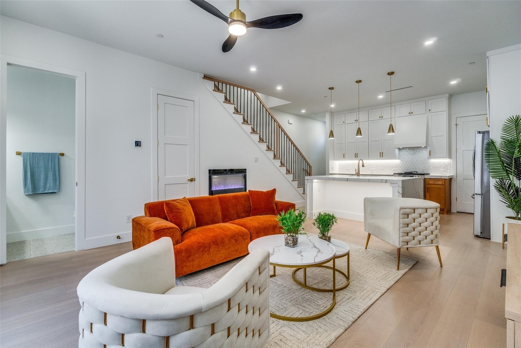 708 W 10th Street - Photo 16