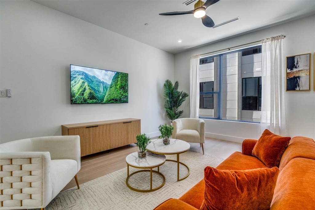 708 W 10th Street - Photo 14