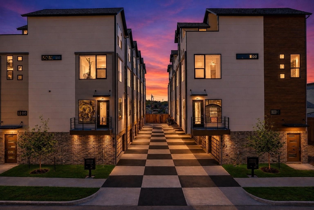 708 W 10th Street - Photo 0