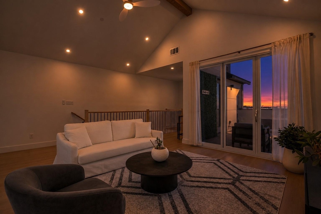 708 W 10th Street - Photo 3