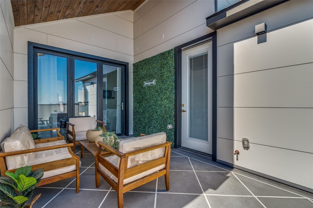 708 W 10th Street - Photo 11