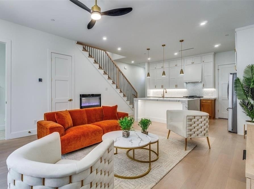 708 W 10th Street - Photo 6