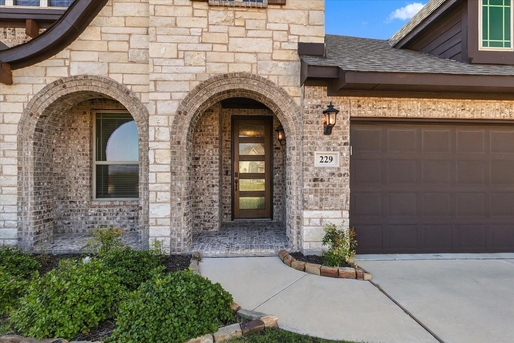 229 Clairmont Drive - Photo 2