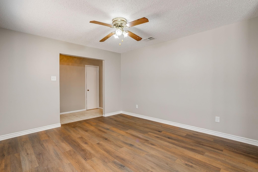 6528 Winifred Drive - Photo 4