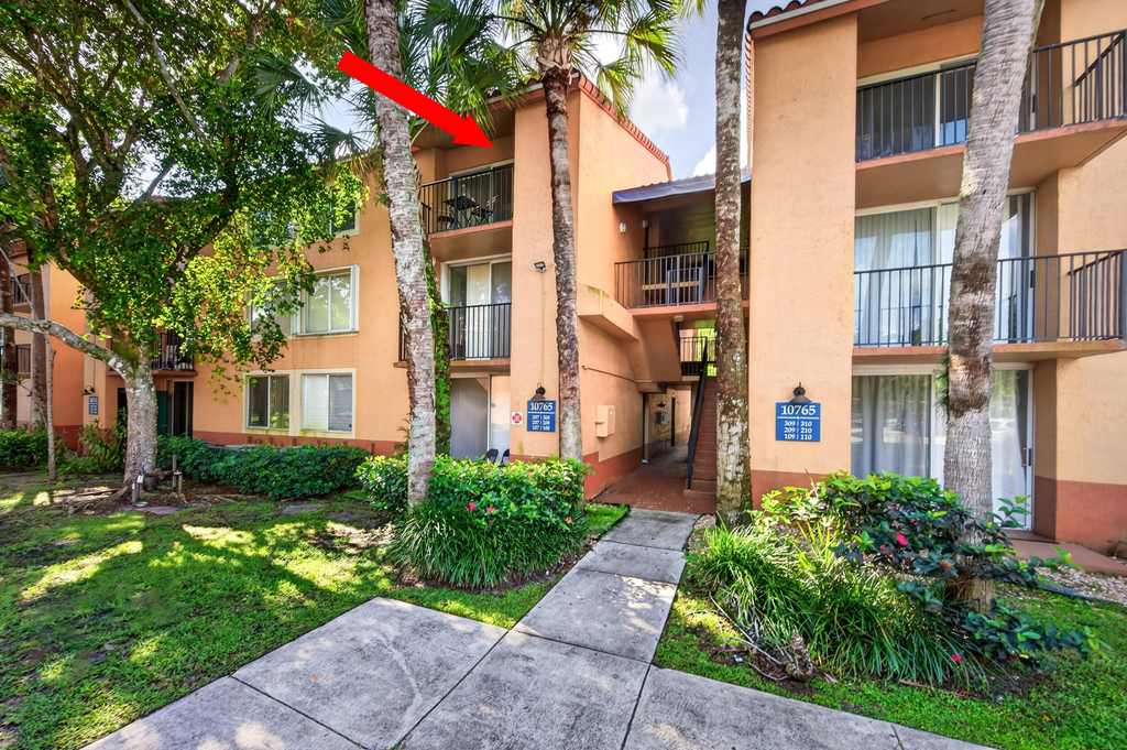 10765 Cleary Boulevard - Photo 0