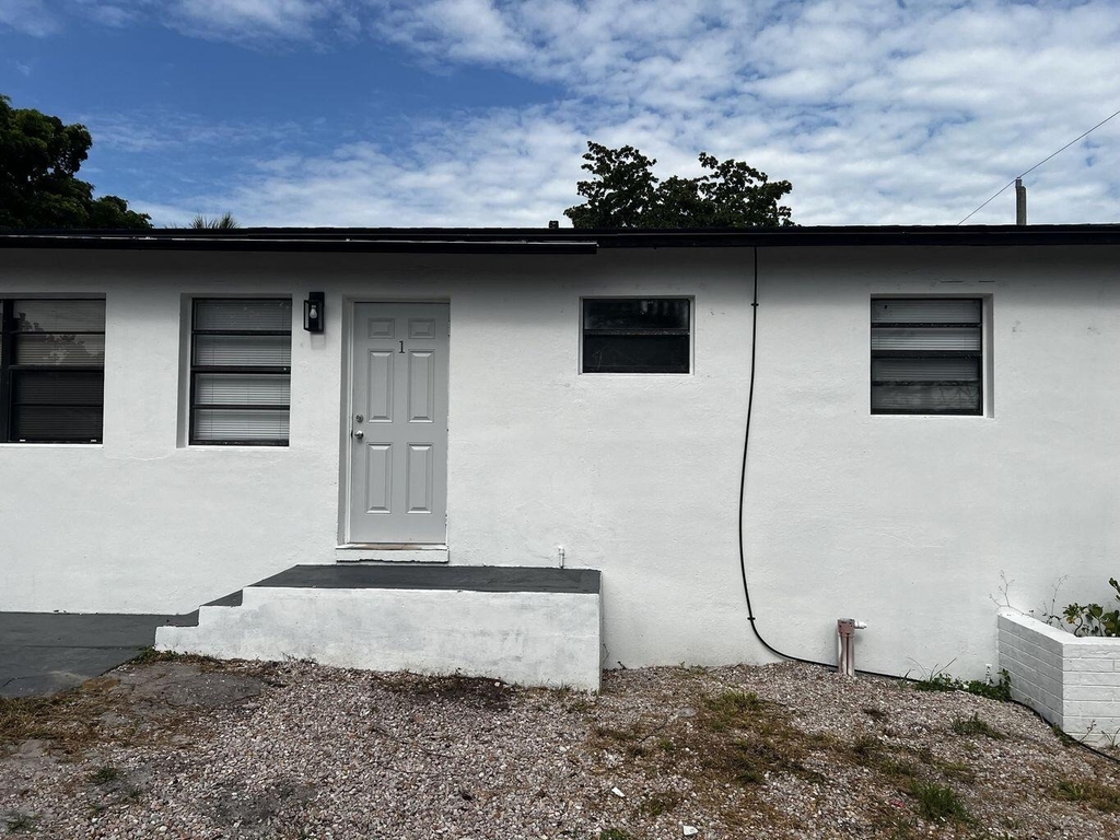 1197 W 35th Street - Photo 2