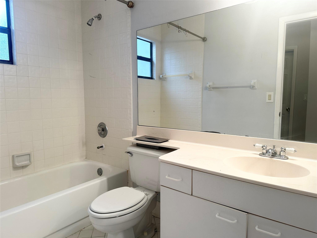 10461 Nw 12th Court - Photo 13