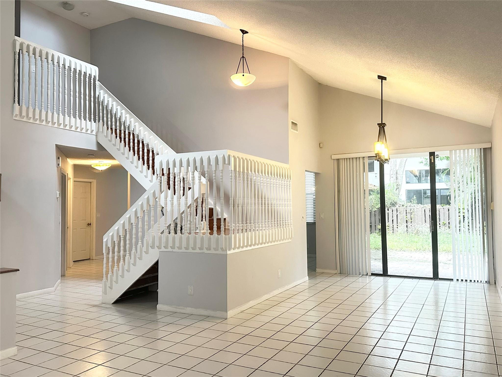 10461 Nw 12th Court - Photo 4