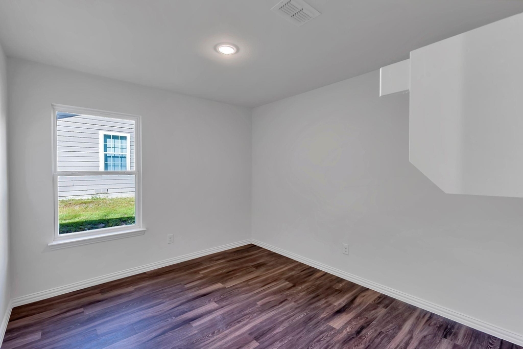 625 Whitworth Street - Photo 4
