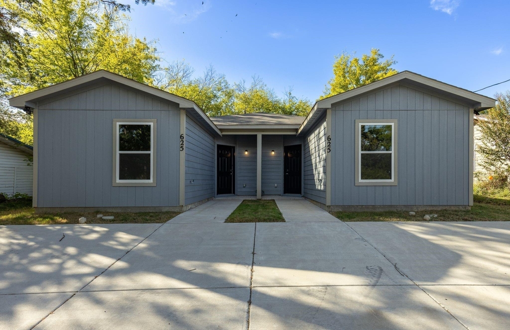 625 Whitworth Street - Photo 1