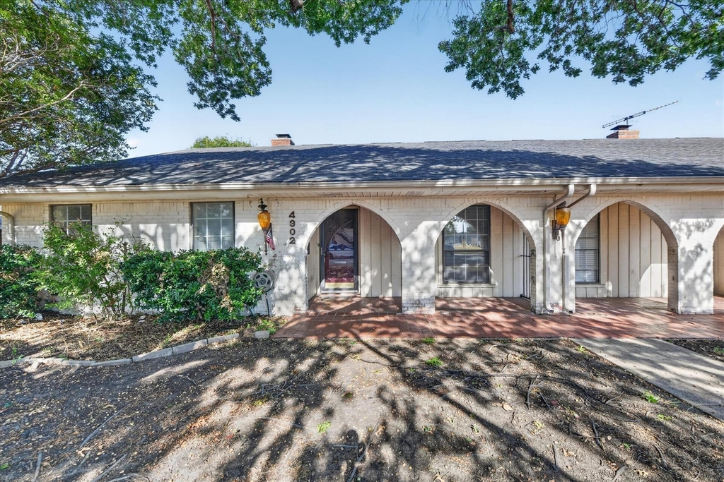 4902 Inverness Avenue - Photo 1