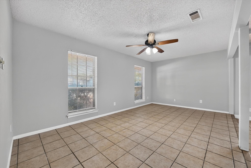 4902 Inverness Avenue - Photo 4