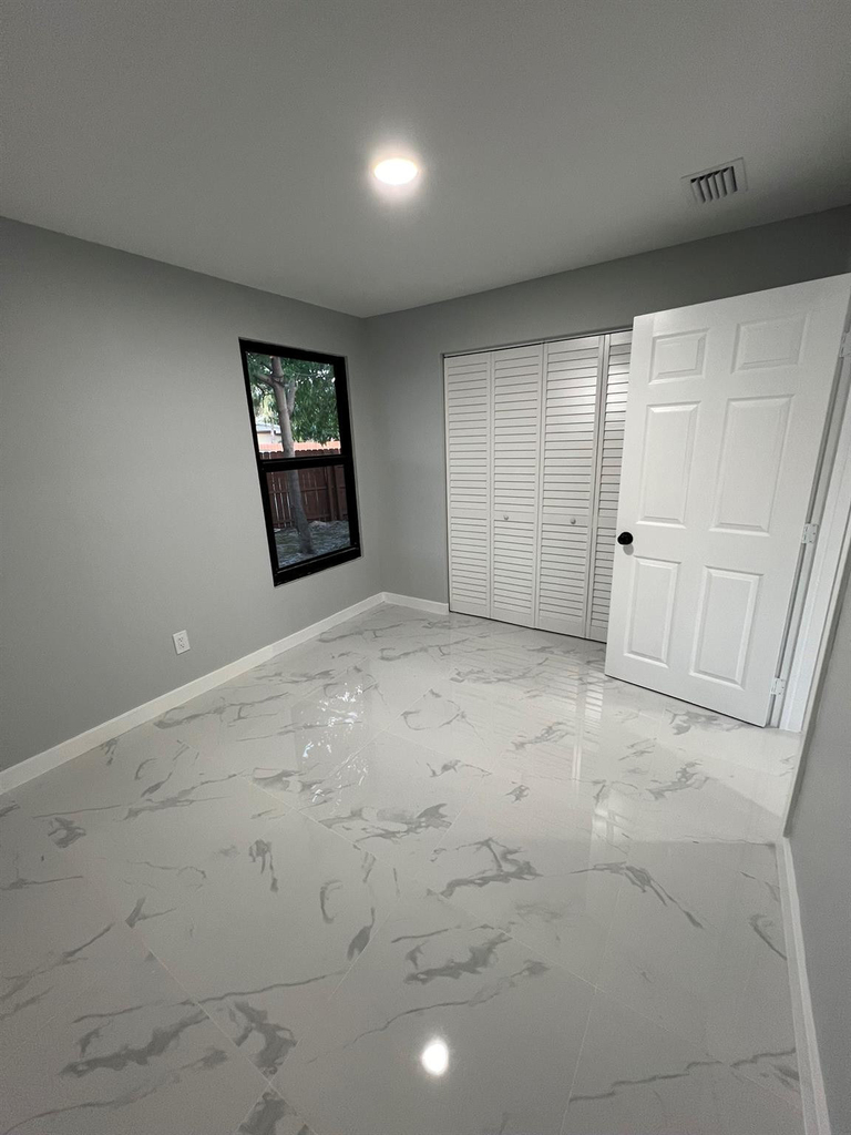 285 Ne 43rd Street - Photo 13