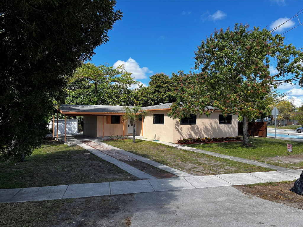 285 Ne 43rd Street - Photo 0
